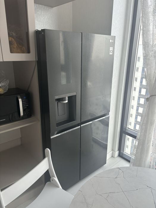 Продам холодильник с ледогенератором