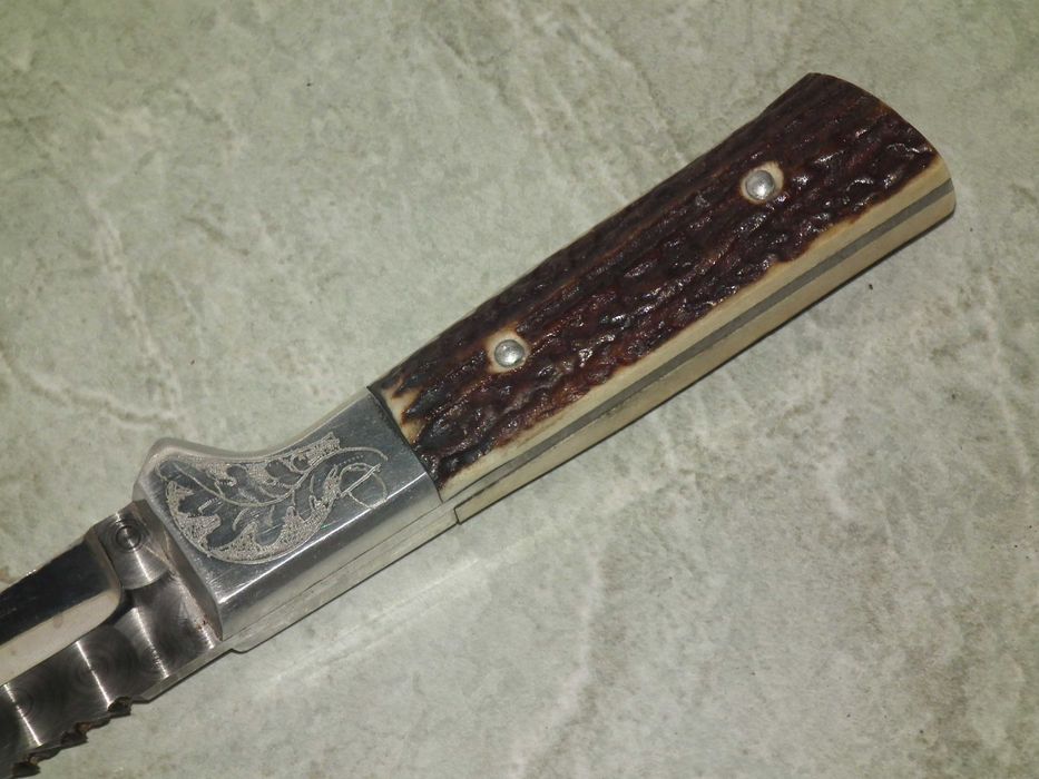 Cutit de vánátoare cutit cu plásele din corn + toc piele nr.18