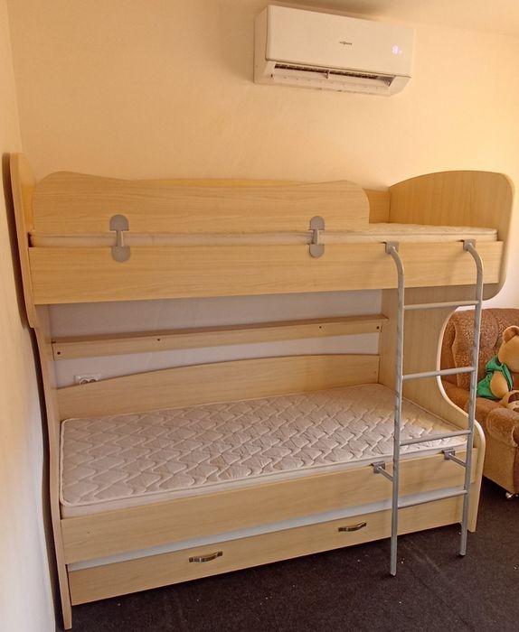 Продавам Двуетажно Легло