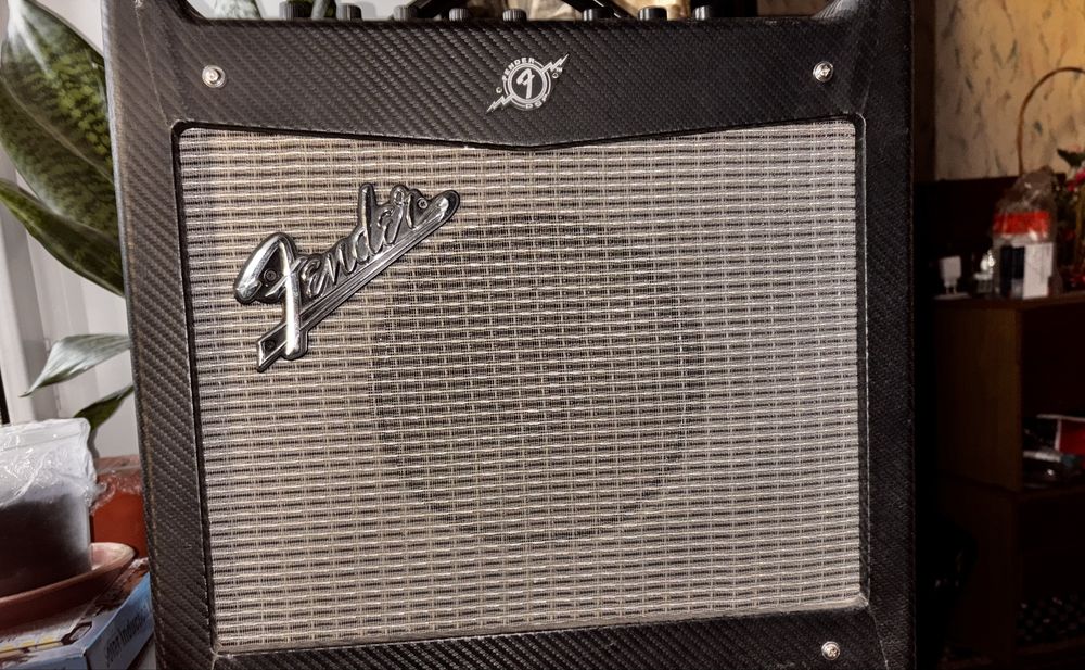 Комбоусилитель гитарный - Mustang 1, Fender