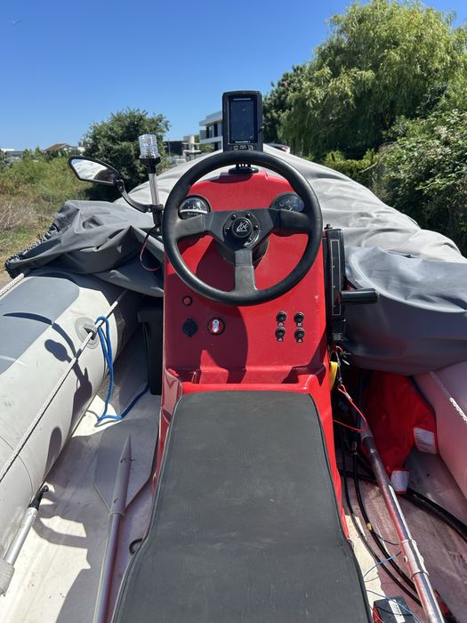 Barca RIB Valiant V-490 cu motor 40 cp si peridoc