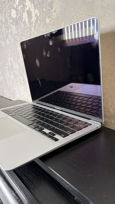 Продам MacBook Air M1 (2020), 256 GB