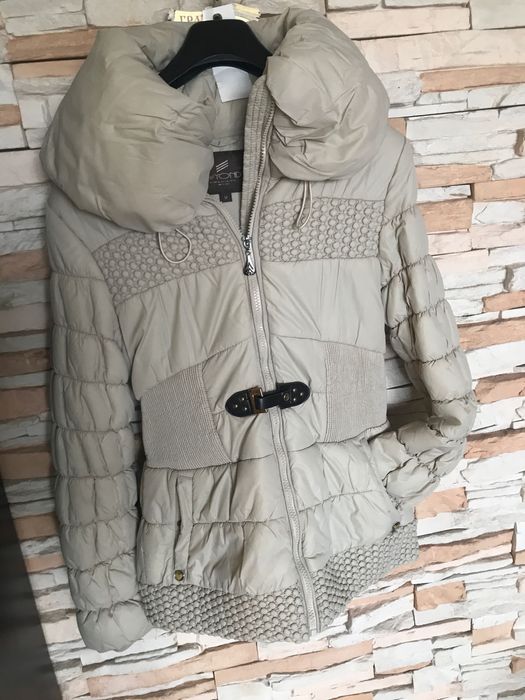 Дамско яке Бежаво