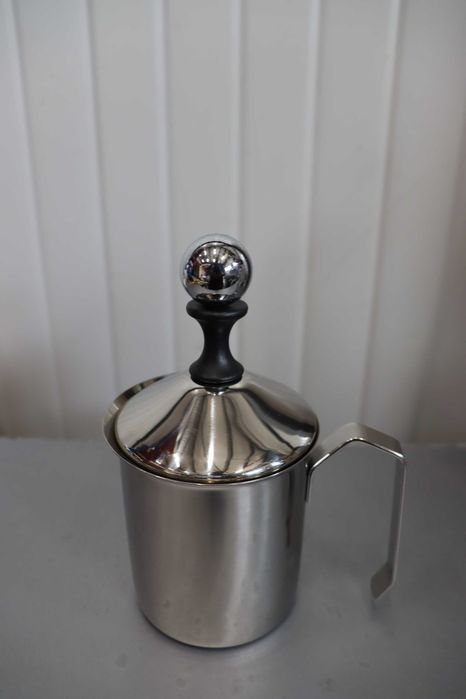 Ръчна каничка за млечна пяна Steel Knight – 500 мл