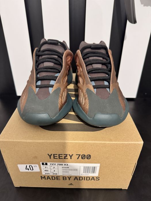 Vand Yeezy Boost 700 V3 Fade Copper originali