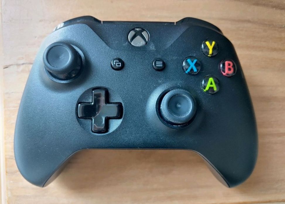 Xbox one S 512gb + maneta și cabluri