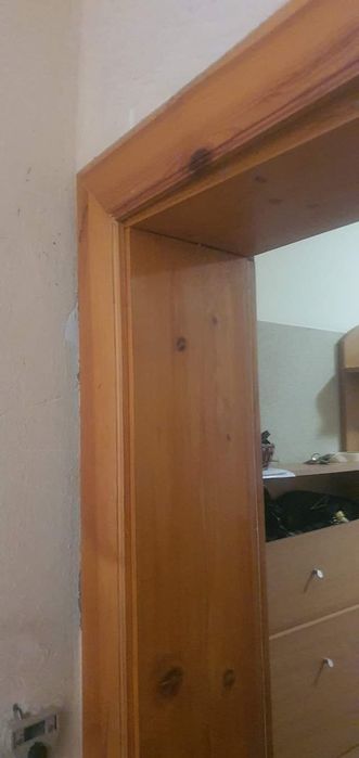 Продавам, рбъчна изработка материал чам.Врата,каса и первази .