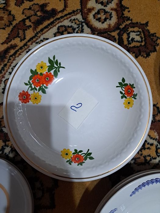Продам тарелки и блюдца