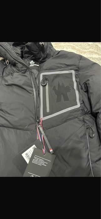 Geaca Moncler Grenoble fabricata in Romania 2025