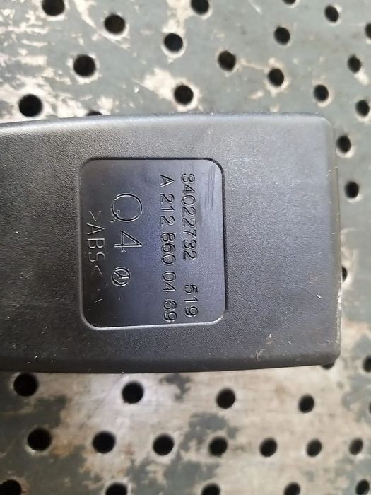 Centuri siguranta mijloc spate mercedes e class w212 a2128600469