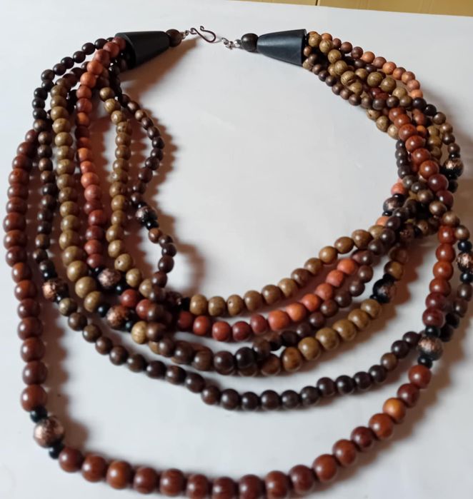 Colier Monies în stare foarte bună, fără defecte