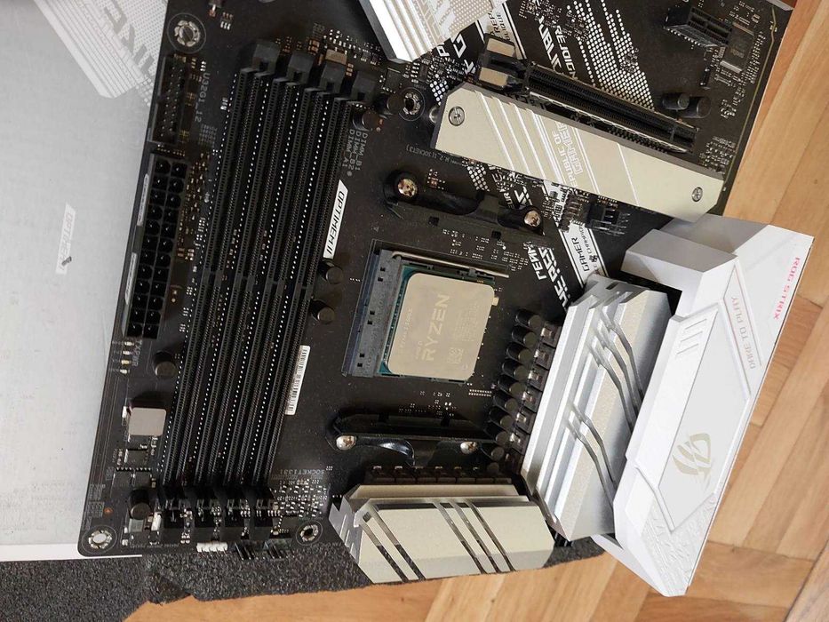 AMD Ryzen 7 5800X3D + Asus Rog Strix B550-A Gaming