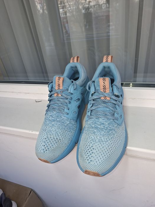 Vând pantofi sport Salomon  nr 42