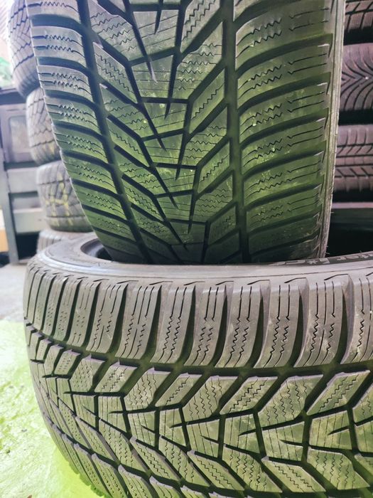 2 бр зимни 235/45/18 Hankook