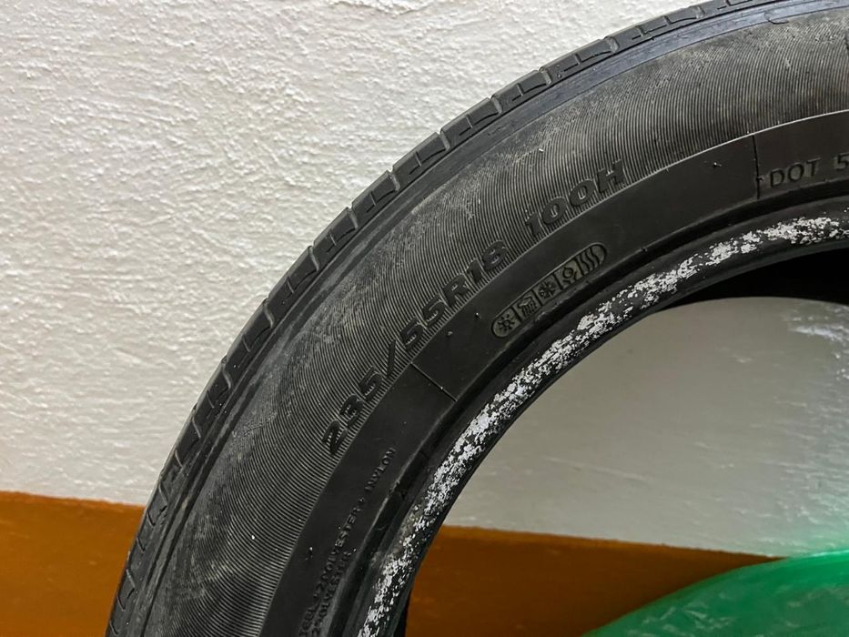 Продам б/у летнюю резину 235/55/18