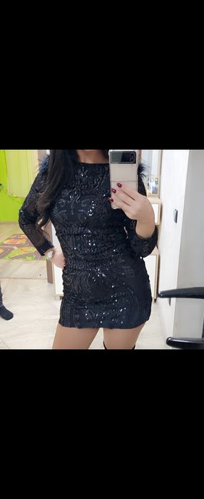 Рокля цялата с пайети