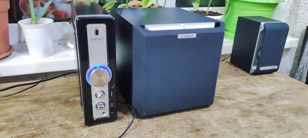 Компьютерные колонки 2.1 Edifier C11