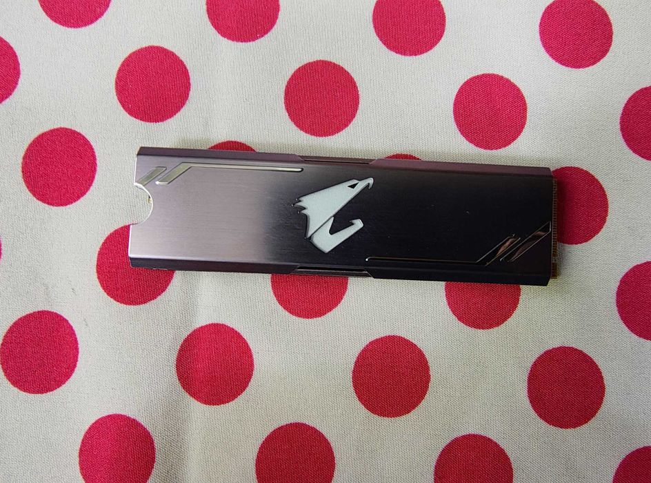 SSD Gigabyte AORUS RGB 512GB PCI Express 3.0 x4 M.2 2280.