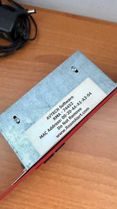 Server monitorizare temperatura, umiditate, curent Room Alert