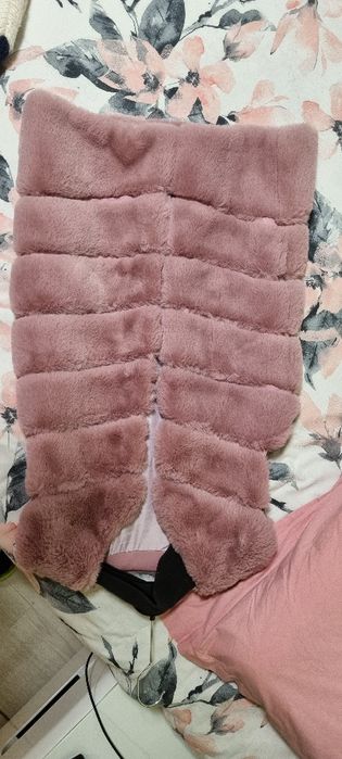 Розов пухен елек / Космест елек