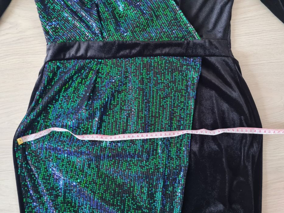 Rochie de ocazie, mărimea 46.
Nouă cu etichetă.
Lungime: 100 cm
Talie: