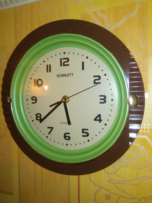 Часы настенные в отличном состоянии