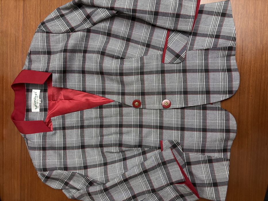 Продам костюм с юбкой