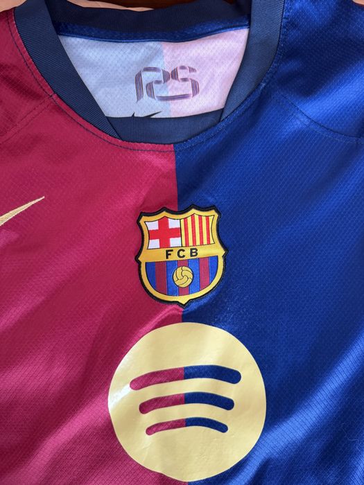 тениска с дълъг ръкав на Ламин Ямал