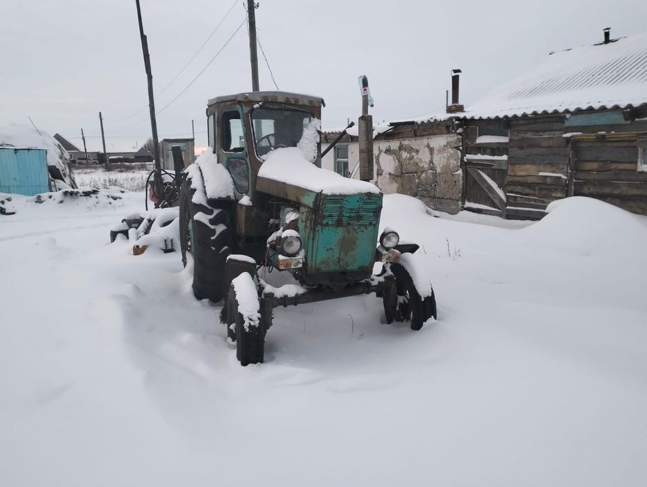 Продам трактор т40 на полном ходу мотор хорошо работает