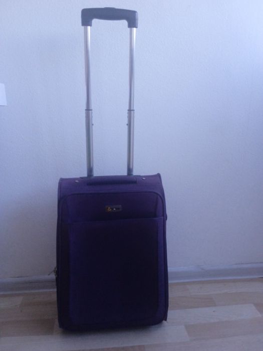 Продаётся чемодан б/у(текстиль)