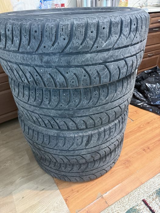 Продам резину 225/60R17