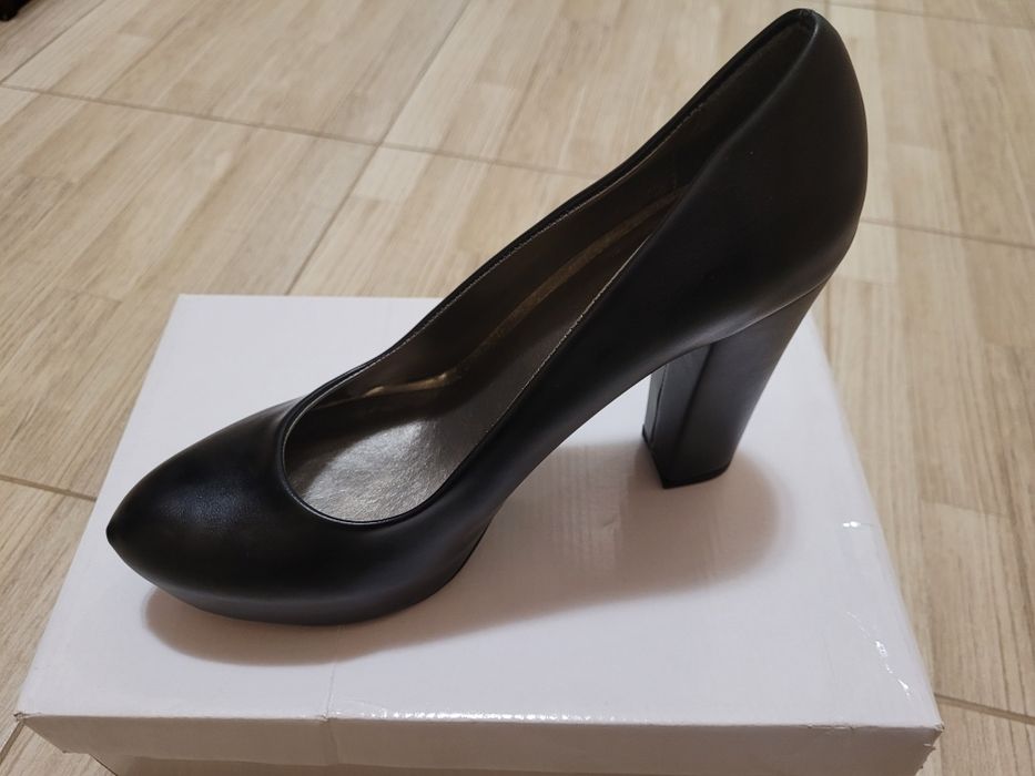 Дамски обувки на висок ток Мегияс