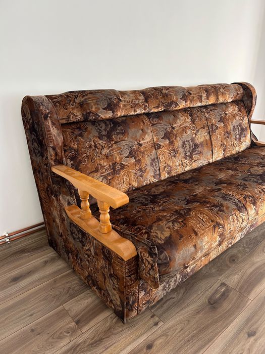 Set canapea extensibilă și 2 fotolii, cu brațe din lemn