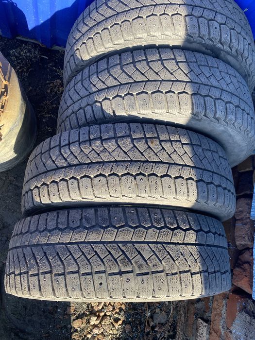 Продам резину б/у зима 195/65/15
