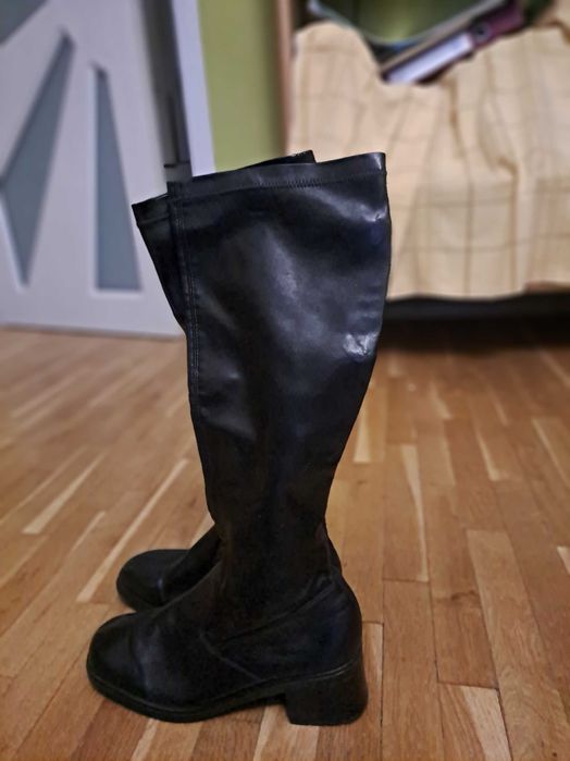 Дамски кожени черни ботуши Rieker без цип, нови №41
