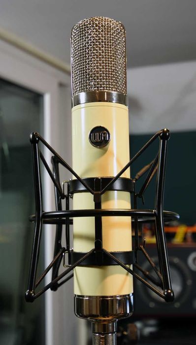 Продаётся студийный микрофон WA-251.