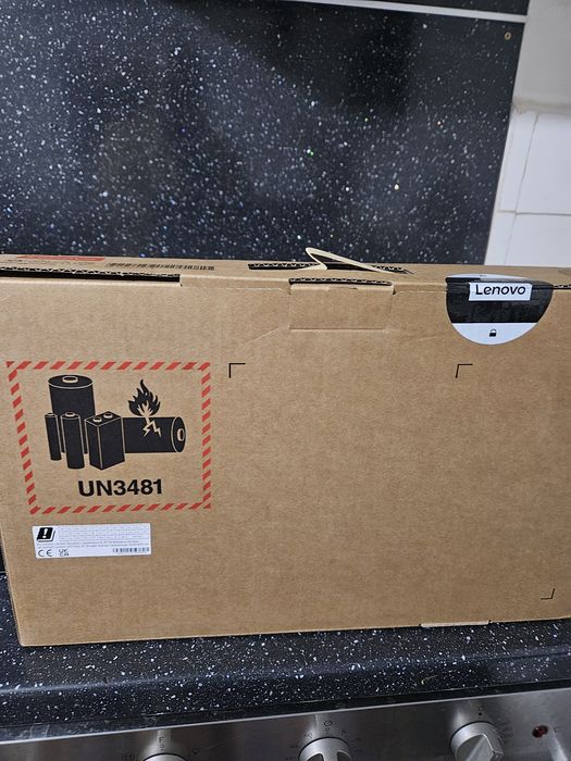Лаптоп lenovo чисто ново не е разопакован
