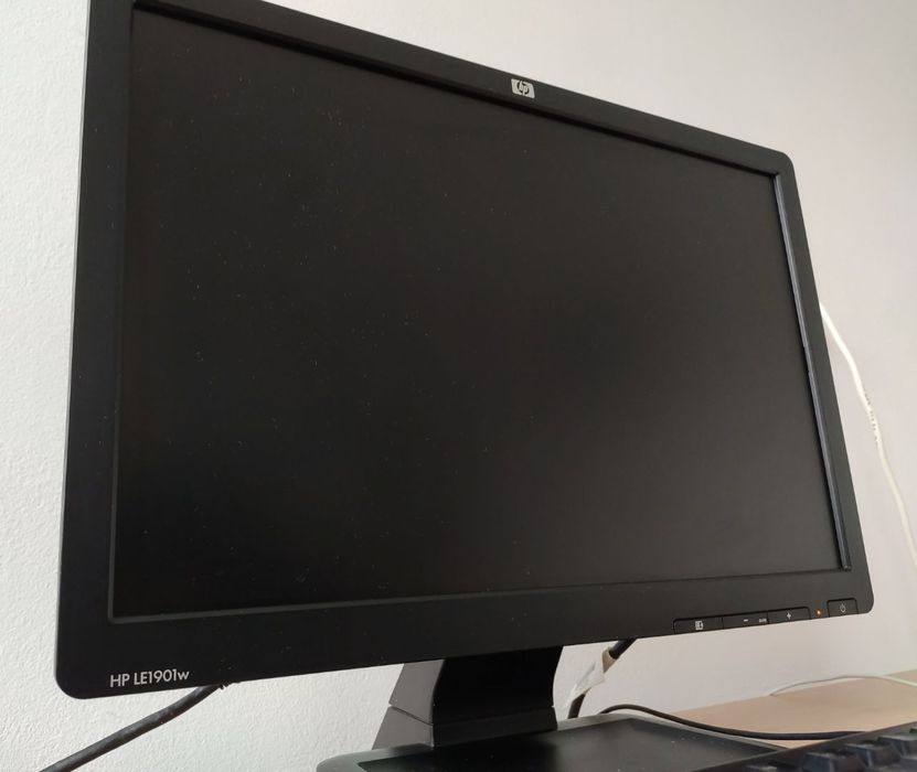 Монитор HP LE1901W 19" 1440х900