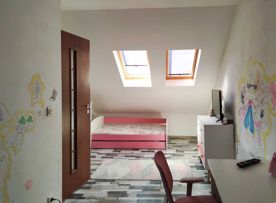 Apartament la casa central, 3 camere si curte privata