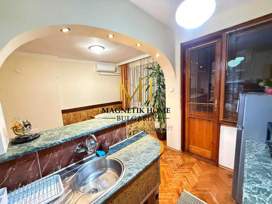 Автентичен ЧЕТИРИСТАЕН апартамент с ПАРНО в ж.к. Възраждане