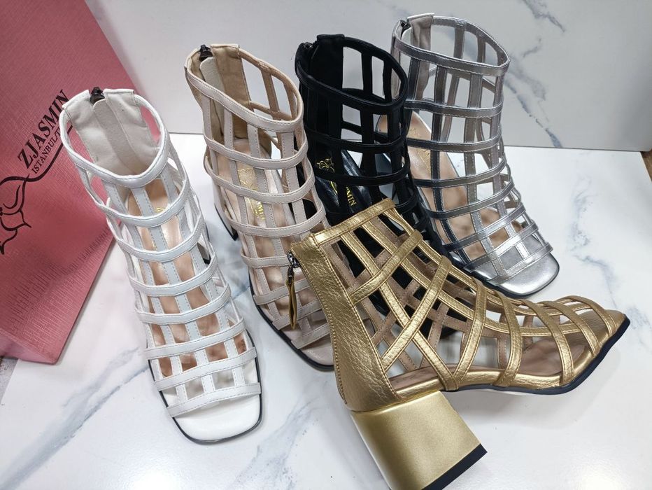 Dachada guruh jinsiy aloqani onlayn tomosha qiling