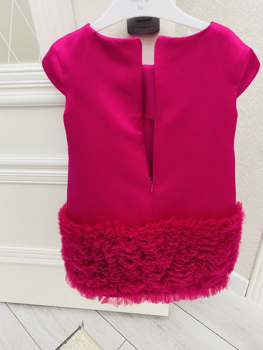 Продается платье на девочек на меропрятие