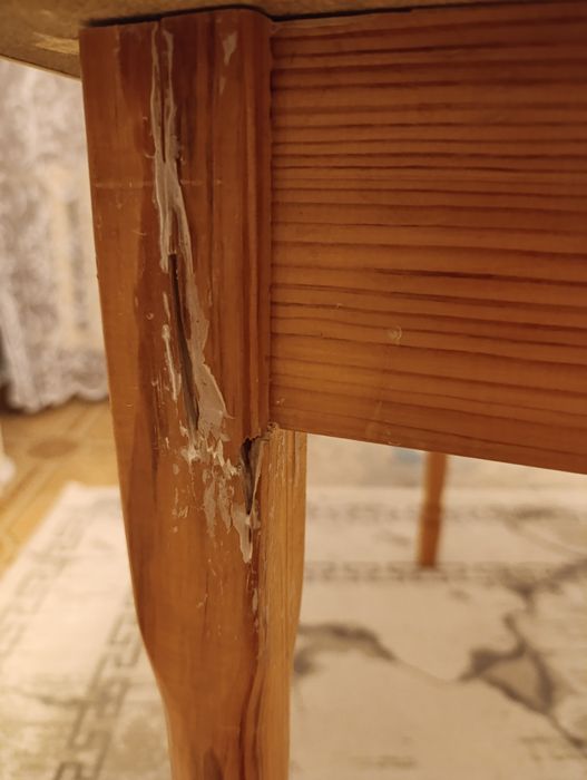 Продам кухонный стол.