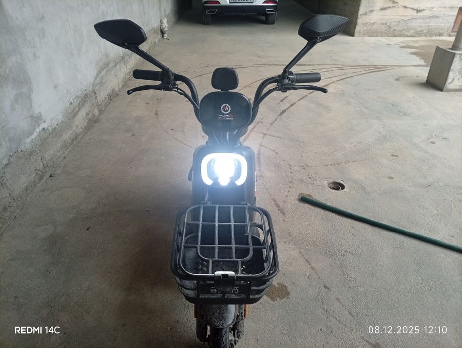 Скутер  новый недавно купил