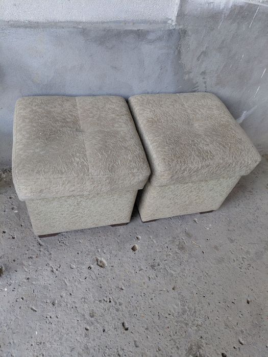 Кухонный уголок диван с пуфигом