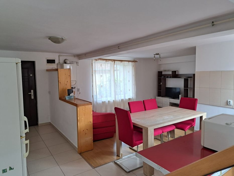 Inchiriez casa duplex Centru Floresti acces privat zona liniștită