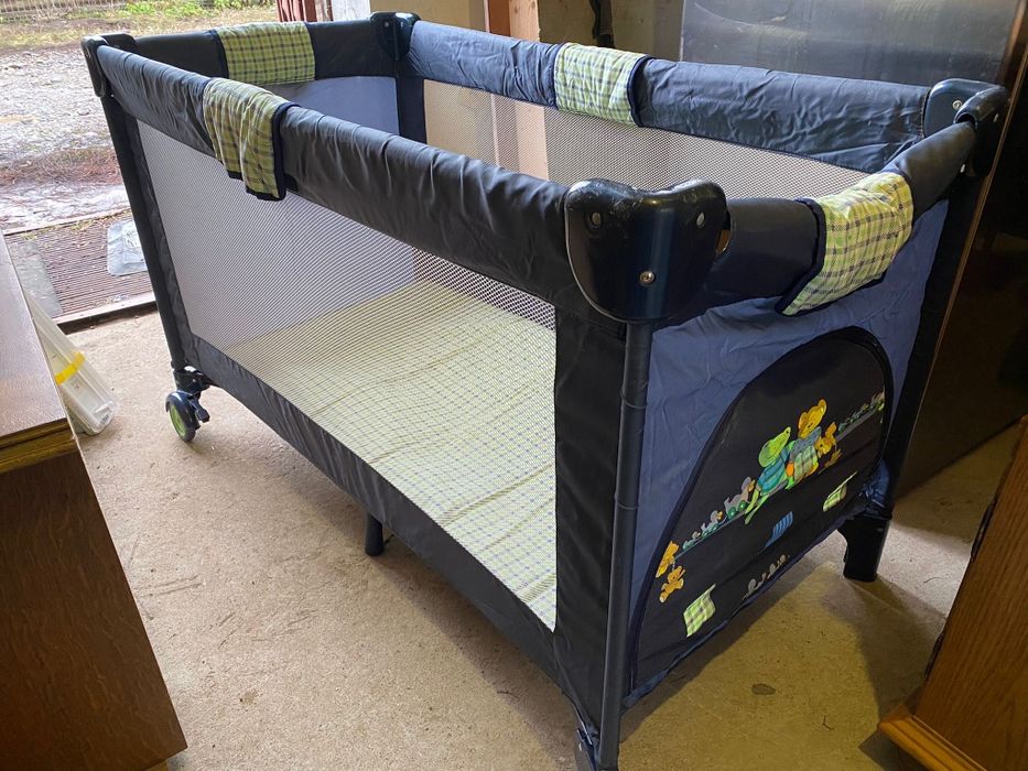 Patut pliant pentru bebe