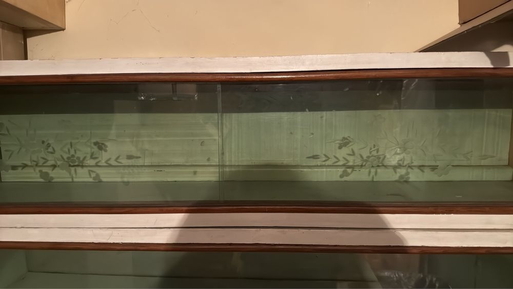 Подарявам шкаф от масивна дървесина и надстройки