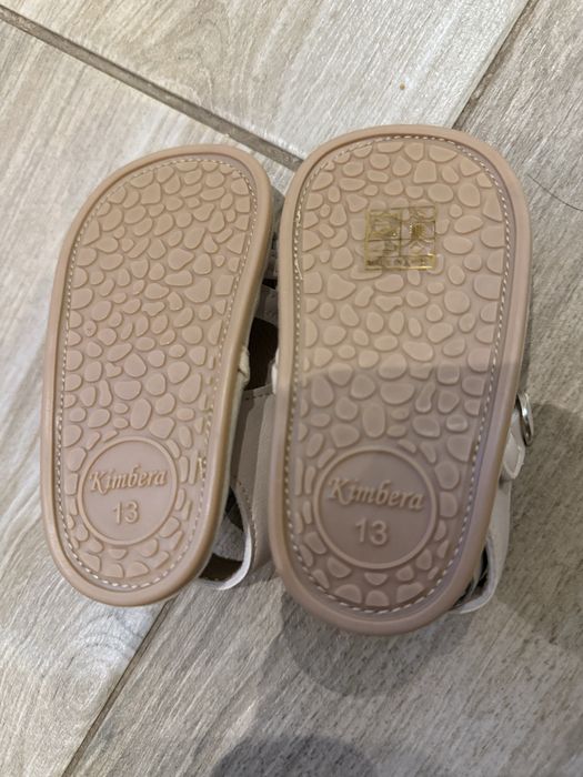 Чисто нови бебешки сандали