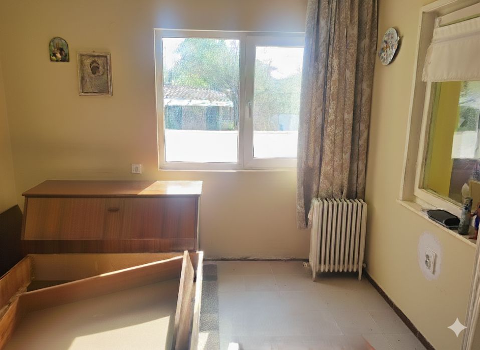 Ъглов парцел с къща в село Орешак, област Варна